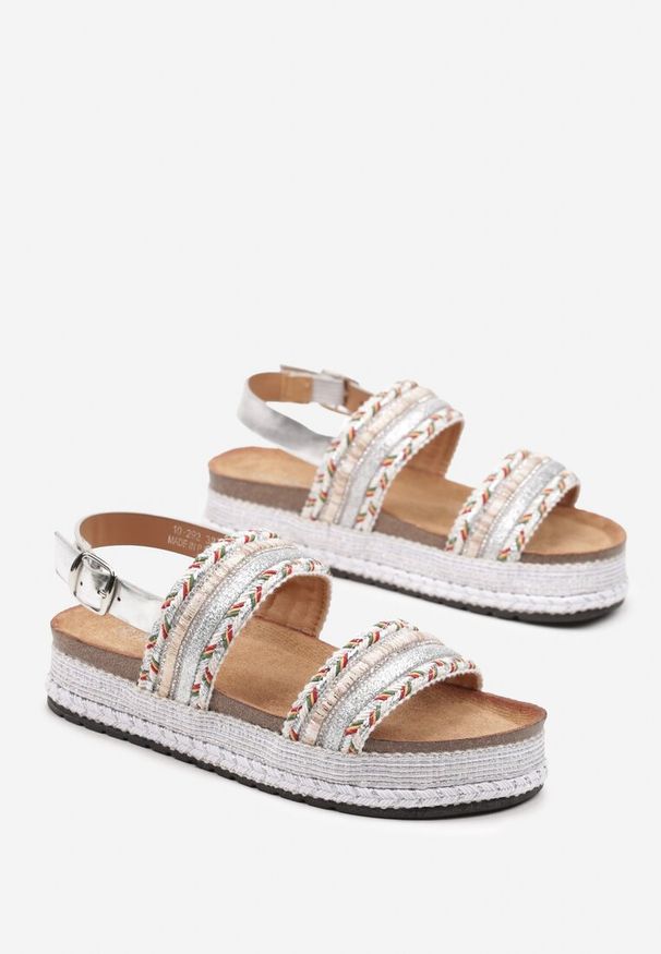 Renee - Srebrne Boho Sandały na Płaskiej Podeszwie Zapinane na Sprzączkę Ascetta. Okazja: na spacer. Zapięcie: sprzączka. Kolor: srebrny. Sezon: lato. Obcas: na płaskiej podeszwie. Styl: boho