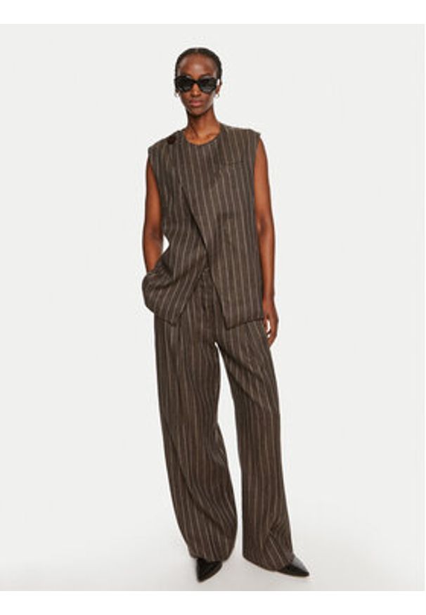 Day Birger et Mikkelsen - DAY BIRGER ÉT MIKKELSEN Spodnie materiałowe Enzo DAY65243238 Brązowy Relaxed Fit. Kolor: brązowy. Materiał: len