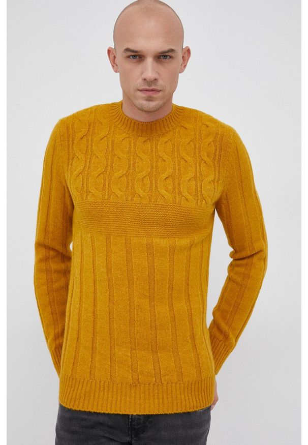 Sisley Sweter z domieszką wełny męski. Okazja: na co dzień. Kolor: żółty. Materiał: wełna. Długość rękawa: długi rękaw. Długość: długie. Wzór: ze splotem. Styl: casual