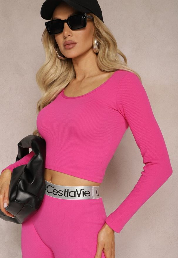 Renee - Fuksjowa Dopasowana Bluzka w Prążki o Krótkim Kroju Elowenia. Kolor: różowy. Długość: krótkie. Wzór: prążki. Styl: sportowy