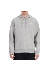 Bluza New Balance MT41508AG - szara. Okazja: na co dzień. Kolor: szary. Materiał: bawełna, poliester, tkanina, dresówka. Wzór: aplikacja. Styl: klasyczny, casual
