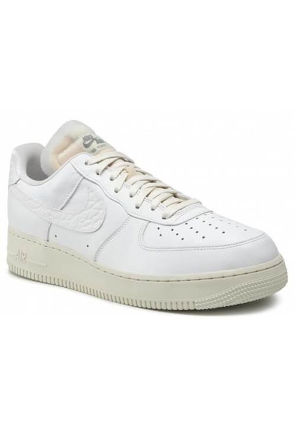 Buty do chodzenia damskie Nike Air Force 1 LO Prm. Zapięcie: sznurówki. Kolor: biały. Materiał: materiał, guma, syntetyk. Szerokość cholewki: normalna. Model: Nike Air Force. Sport: turystyka piesza