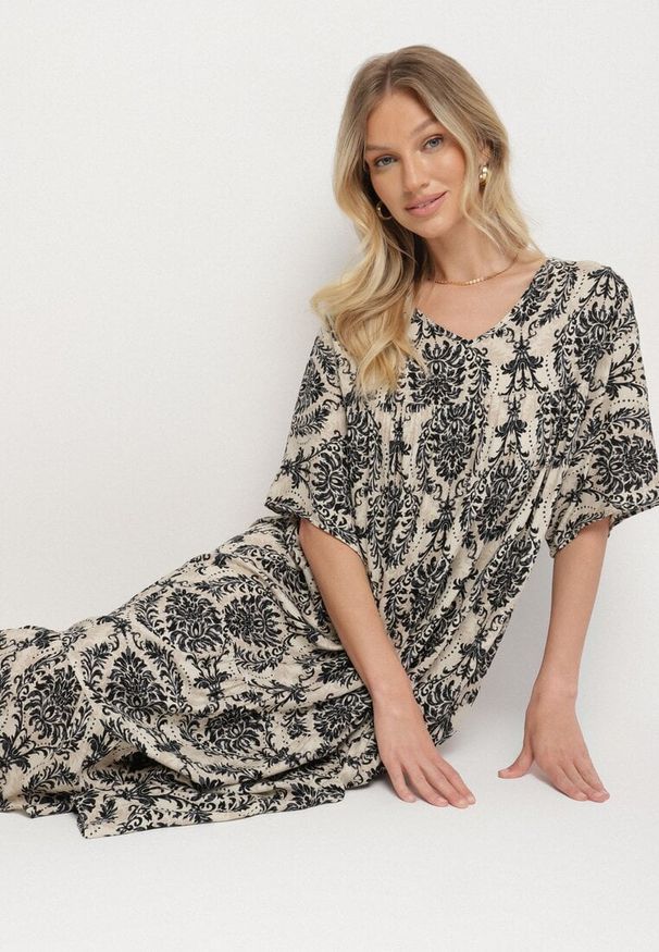 Born2be - Czarna Sukienka z Bawełną w Abstrakcyjny Wzór Filindela. Okazja: na spacer, na co dzień. Kolor: czarny. Materiał: bawełna. Wzór: aplikacja. Styl: klasyczny, casual, elegancki