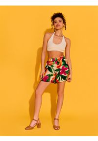 Sinsay - Wiskozowe szorty w kwiaty - wielobarwny. Materiał: wiskoza. Wzór: kwiaty #1