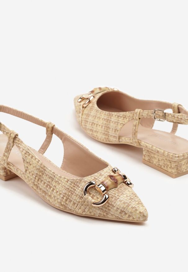 Renee - Beżowe Sandały Slingback z Ozdobną Klamrą Jenalina. Zapięcie: klamry. Kolor: beżowy. Sezon: lato. Styl: wizytowy, klasyczny, elegancki