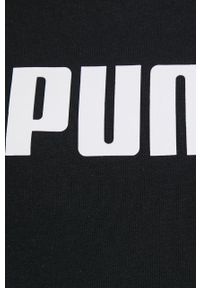 Puma bluza damska kolor czarny z kapturem z nadrukiem. Typ kołnierza: kaptur. Kolor: czarny. Materiał: dzianina, włókno. Długość rękawa: długi rękaw. Długość: długie. Wzór: nadruk