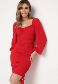 Born2be - Czerwona Dopasowana Sukienka ze Ściągaczami Munnesa. Kolor: czerwony. Długość: mini #1