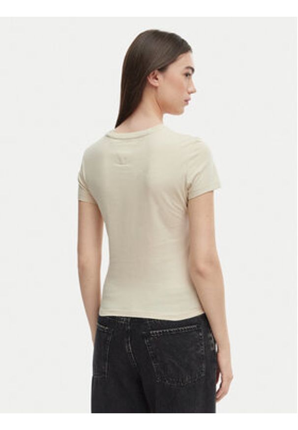 Tommy Jeans T-Shirt DW0DW18398 Beżowy jasny Slim Fit. Kolor: beżowy. Materiał: bawełna