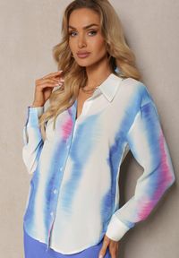 Renee - Biało-Niebieska Klasyczna Koszula Ozdobiona Printem Tie-Dye Analera. Kolor: biały. Wzór: nadruk, aplikacja. Styl: klasyczny