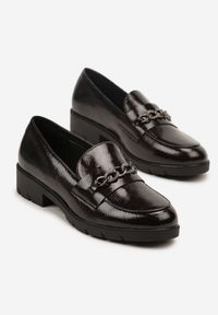 Born2be - Brązowe Lakierowane Mokasyny z Łańcuszkiem Arnarie. Okazja: na co dzień. Kolor: brązowy. Materiał: lakier. Styl: klasyczny, casual #5