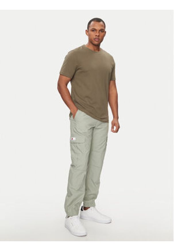 Tommy Jeans Joggery Ethan DM0DM18342 Szary Regular Fit. Kolor: szary. Materiał: bawełna