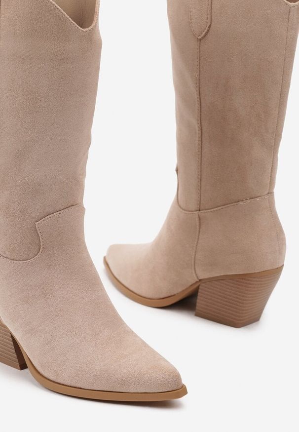 Renee - Beżowe Kozaki na Stożku w Stylu Kowbojek Naures. Okazja: na co dzień. Kolor: beżowy. Materiał: skóra. Obcas: na stożku. Styl: klasyczny, elegancki, rockowy, casual. Wysokość obcasa: średni