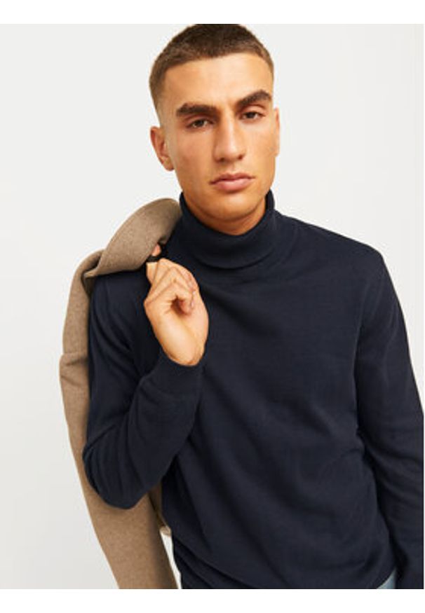 Jack & Jones Golf Basic 12258051 Granatowy Regular Fit. Typ kołnierza: golf. Kolor: niebieski. Materiał: bawełna