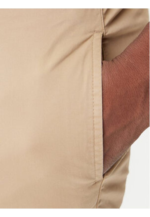 Hugo - HUGO Chinosy David251D 50530886 Beżowy Slim Fit. Kolor: beżowy. Materiał: bawełna