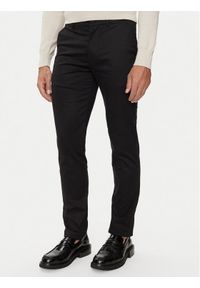 Calvin Klein Chinosy K10K113429 Czarny Slim Fit. Kolor: czarny. Materiał: bawełna #1