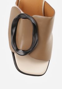 Born2be - Beżowo-Czarne Klapki Vices na Obcasie i Platformie z Geometryczną Klamrą Nilowenna. Okazja: na spacer. Kolor: szary. Materiał: jeans. Wzór: geometria. Obcas: na obcasie. Styl: elegancki, klasyczny. Wysokość obcasa: średni #9