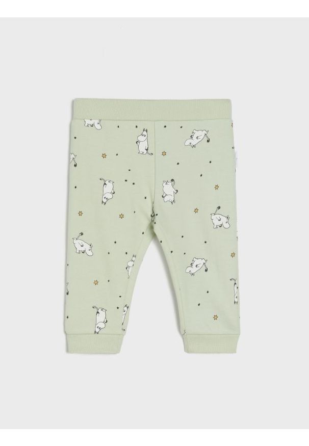 Sinsay - Spodnie regular ze wzorkiem The Moomins - zielony. Kolor: zielony
