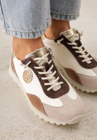 Born2be - Beżowo-Złote Skórzane Sneakersy z Metaliczną Ozdobą Rioneira. Zapięcie: sznurówki. Kolor: beżowy. Materiał: skóra. Wzór: aplikacja #5