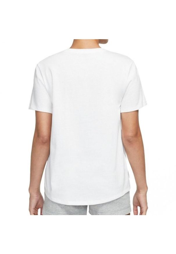 Koszulka sportowa damska Nike Nsw Tee Club. Kolor: biały. Materiał: bawełna. Długość rękawa: krótki rękaw. Długość: krótkie