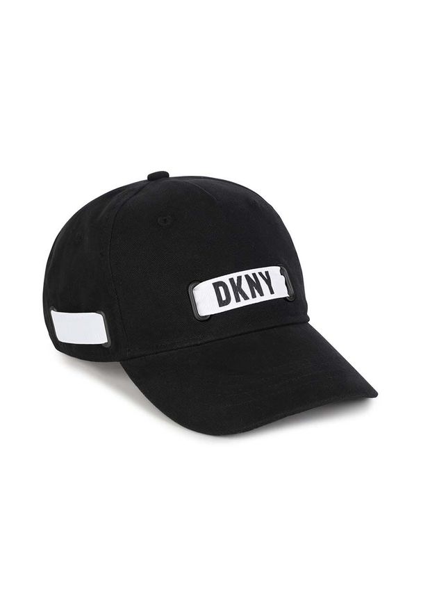 DKNY - Dkny czapka bawełniana dziecięca kolor czarny z aplikacją. Kolor: czarny. Materiał: bawełna. Wzór: aplikacja