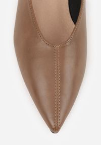 Born2be - Jasnobrązowe Balerinki Vices ze Szpiczastym Noskiem i Wkładką ze Skóry Naturalnej Belvisse. Okazja: na co dzień, na spotkanie biznesowe, do pracy. Nosek buta: szpiczasty. Kolor: brązowy. Materiał: skóra. Sezon: wiosna. Obcas: na obcasie. Styl: casual, biznesowy, klasyczny. Wysokość obcasa: niski #5