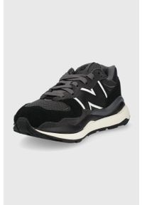 New Balance sneakersy W5740CHB kolor czarny. Nosek buta: okrągły. Zapięcie: sznurówki. Kolor: czarny. Materiał: guma