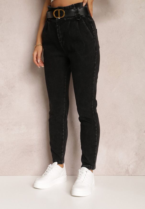 Renee - Czarne Jeansy Mom Fit z Paskiem Astera. Stan: podwyższony. Kolor: czarny. Styl: elegancki
