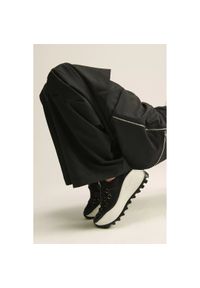 Czarne Sneakersy Carinii Modne Obuwie Damskie. Okazja: na spacer, na co dzień. Kolor: czarny. Obcas: na obcasie. Wysokość obcasa: średni. Sport: turystyka piesza #8