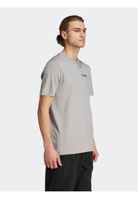 Adidas - adidas T-Shirt IL5064 Szary Regular Fit. Kolor: szary. Materiał: bawełna #1