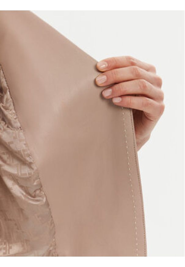 Elisabetta Franchi Kurtka skórzana GD-47Z-51E2-V1200 Beżowy Regular Fit. Kolor: beżowy. Materiał: skóra