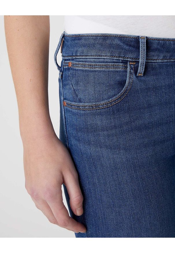 Wrangler - SPODNIE DAMSKIE WRANGLER SKINNY SOFT SKY W28KJB21K 112128278