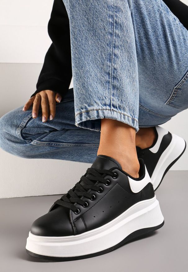 Renee - Czarne Sznurowane Sneakersy z Imitacji Skóry na Platformie Filamena. Kolor: czarny. Materiał: skóra. Obcas: na platformie