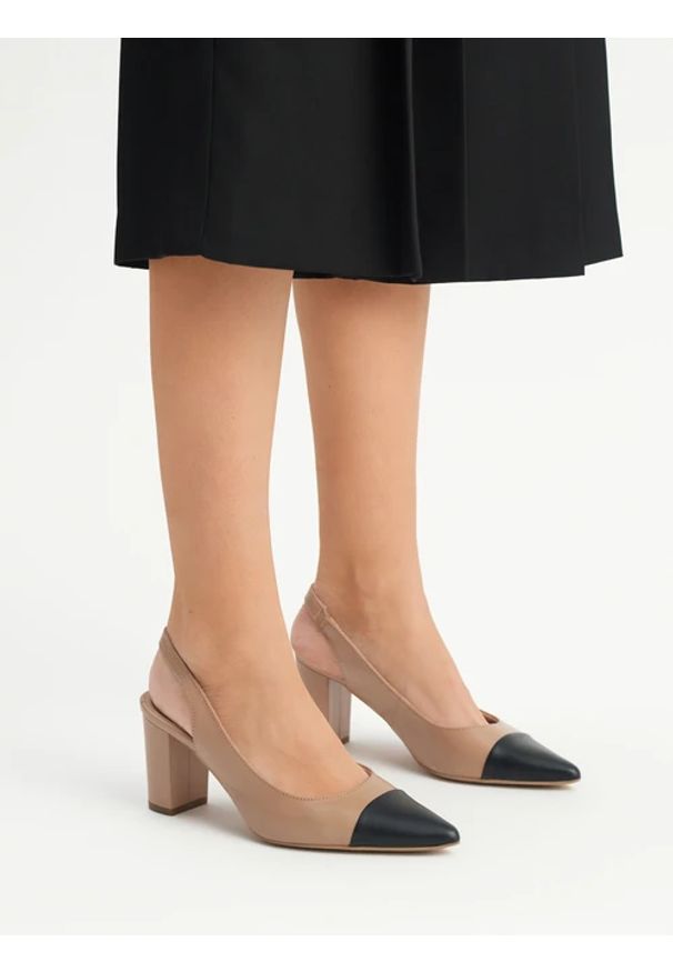 Ryłko - Beżowe czółenka z czarnym noskiem. Kolor: beżowy. Materiał: skóra. Szerokość cholewki: normalna. Obcas: na obcasie. Styl: street. Wysokość obcasa: średni