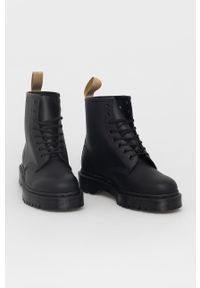 Dr. Martens Workery Vegan 1460 Bex Mono kolor czarny na płaskim obcasie. Nosek buta: okrągły. Zapięcie: sznurówki. Kolor: czarny. Materiał: guma. Obcas: na obcasie. Wysokość obcasa: niski #4