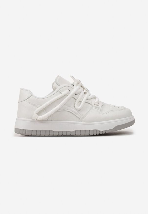 Born2be - Białe Sneakersy z Grubymi Sznurówkami i Gwiazdką Ralinta. Nosek buta: okrągły. Zapięcie: sznurówki. Kolor: biały. Obcas: na obcasie. Wysokość obcasa: niski