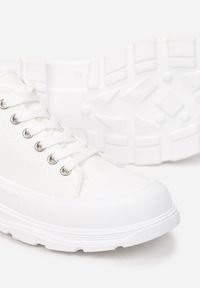 Born2be - Białe Trampki Epona. Nosek buta: okrągły. Kolor: biały. Materiał: materiał, guma. Szerokość cholewki: normalna. Obcas: na obcasie. Styl: klasyczny, elegancki #3
