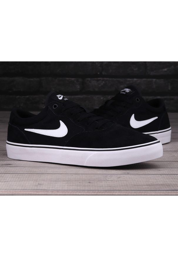 Buty męskie trampki sportowe Nike SB CHRON 2. Kolor: biały, wielokolorowy, czarny