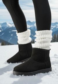 Born2be - Czarne Wsuwane Śniegowce do Kostki z Imitacji Zamszu Atuvitta. Okazja: na co dzień. Zapięcie: bez zapięcia. Kolor: czarny. Materiał: zamsz. Styl: casual #1