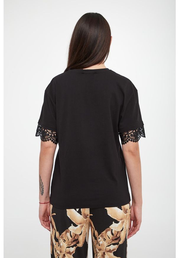 Twinset Milano - T-shirt damski z koronką TWINSET. Materiał: koronka. Wzór: koronka