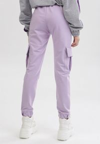 Born2be - Jasnofioletowe Spodnie Dresowe Phirelia. Kolor: fioletowy. Materiał: dresówka. Długość: długie #3