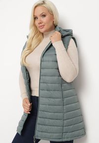 Born2be - Zielona Pikowana Kamizelka z Odpinanym Kapturem o Taliowanym Kroju Tinvalia. Okazja: na co dzień. Kolekcja: plus size. Kolor: zielony. Materiał: jeans. Styl: casual, klasyczny #5