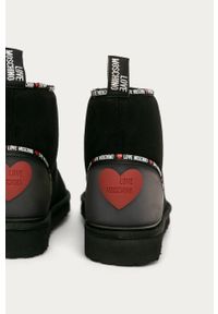Love Moschino - Śniegowce. Nosek buta: okrągły. Kolor: czarny. Materiał: syntetyk, materiał, zamsz. Szerokość cholewki: normalna. Obcas: na obcasie. Wysokość obcasa: średni #3