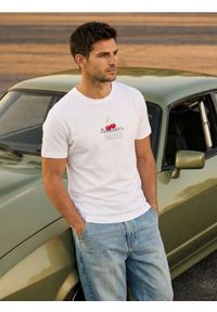 Sinsay - Bawełniana koszulka z nadrukiem - biały. Kolor: biały. Materiał: bawełna. Wzór: nadruk #1