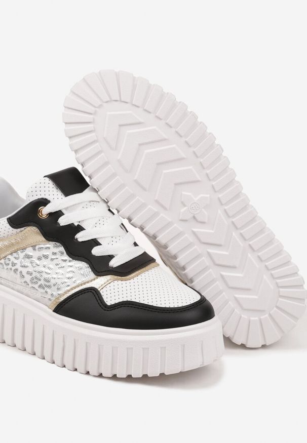 Renee - Czarno-Białe Sneakersy na Platformie z Tłoczeniami Zdobione Panterkowym Printem Herraza. Kolor: czarny. Materiał: jeans. Wzór: aplikacja, nadruk. Obcas: na platformie