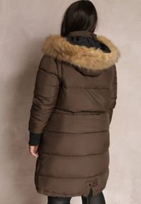 Renee - Brązowa Kurtka Pikowana z Futerkiem Damene. Okazja: na co dzień. Kolekcja: plus size. Kolor: brązowy. Materiał: futro. Sezon: zima, jesień. Styl: klasyczny, elegancki, casual #4
