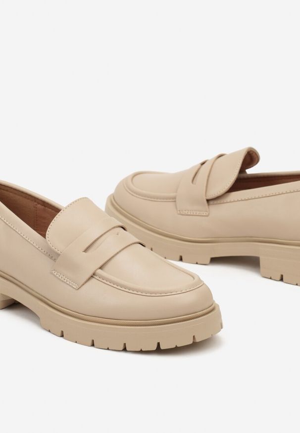 Born2be - Beżowe Mokasyny na Grubej Podeszwie z Ozdobnym Paskiem Labressa. Okazja: na spotkanie biznesowe, do pracy. Zapięcie: pasek. Kolor: beżowy. Sezon: wiosna, jesień. Styl: biznesowy, elegancki