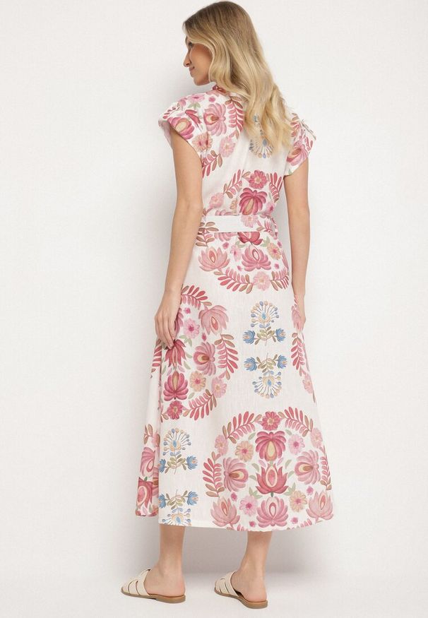 Born2be - Różowa Sukienka z Wiskozą o Koszulowym Kroju z Paskiem z Klamrą Nitasiela. Okazja: na co dzień. Typ kołnierza: dekolt w kształcie V. Kolor: różowy. Materiał: wiskoza. Długość rękawa: krótki rękaw. Typ sukienki: koszulowe. Styl: casual, klasyczny