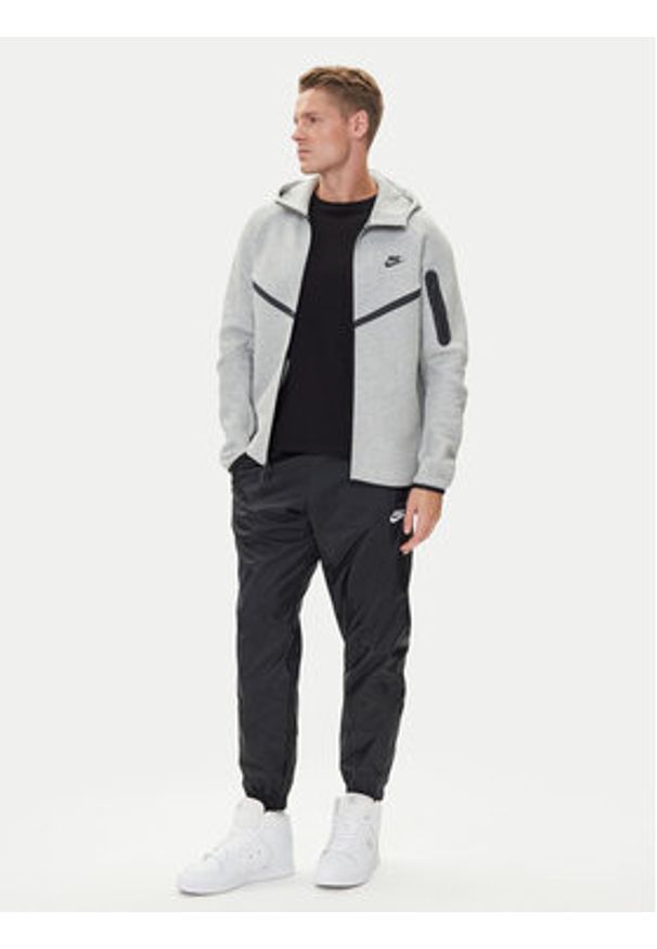 Nike Bluza Windrunner HV0949 Szary Regular Fit. Kolor: szary. Materiał: bawełna