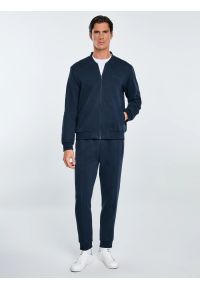 Big-Star - Bluza męska bomber granatowa Wladorb 403. Okazja: na spacer. Typ kołnierza: kołnierzyk stójkowy. Kolor: niebieski. Materiał: jeans, materiał, dzianina. Wzór: nadruk. Styl: sportowy, wizytowy
