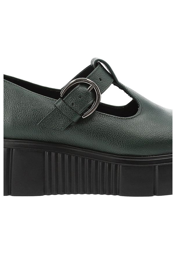 Zielone Półbuty Armodo Stylowe Obuwie Damskie Na Solidnej Podeszwie. Okazja: na co dzień. Zapięcie: klamry. Kolor: zielony. Materiał: skóra. Styl: elegancki